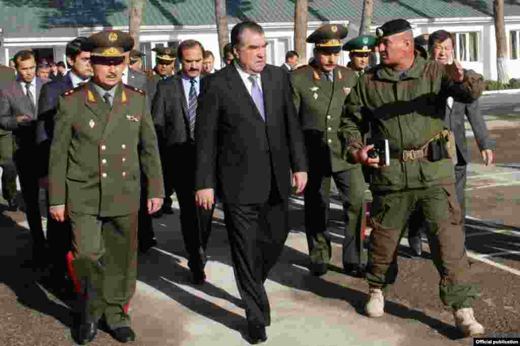 Августи соли 2014 президент Эмомалӣ Раҳмон ҳамроҳ бо раҳбарони сохторҳои қудратӣ аз воҳиди махсуси зиддитеррористии "Алфа" дидан кард