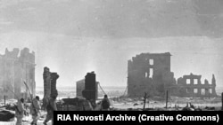 Ruinele orașului Stalingrad după încheierea celei mai sângeroase bătălii din cel de-al Doilea Război Mondial