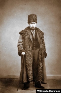 1860 року Тарас Шевченко надіслав Марії Вілінській-Маркович свій фотопортрет із дарчим написом: «Моїй єдиній доні Марусі Маркович і рідний і хрещений батько Тарас Шевченко» (Автор фото Андрій Деньєр, 1859 рік)