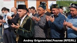 Казанда мәктәптәге атыш корбаннары белән хушлаштылар