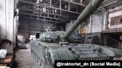 Танк у місці неволі «Ізоляція» в окупованому Донецьку