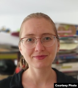 Киновед Анастасия Канивец считает, что Сеитаблаев делает качественное зрительское кино, которое также знакомит зрителя с крымскотатарской культурой