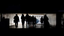 Электр токи узилгач, зулматга чўмган Тошкент метроси йўлагидаги йўловчилар, 25 январь, 2022