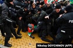 დაპირისპირება პოლიციასთან მწვანე პასპორტის მოწინააღმდეგეთა აქციაზე, 12 იანვარი.