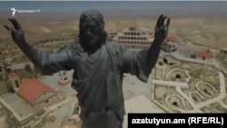 Արտուշ Պապոյանի նախագծած Հիսուս Քրիստոսի արձանը Սիրիայում, արխիվ