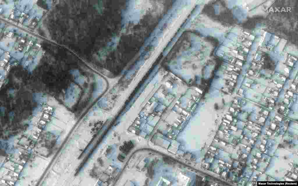 Військова техніка біля залізничної станції у Климовому (13 кілометрів від українського кордону), Брянська область, 19 січня 2022 року.&nbsp;Satellite image &copy;2022 Maxar Technologies