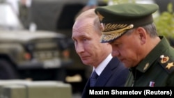 Владимир Путин (с) һәм Сергей Шойгу