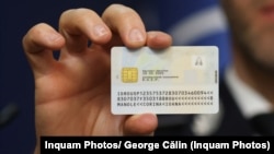 Cartea electronică de identitate arată ca un card bancar. 