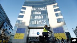 Fațada sediului Serviciului European de Acțiune Externă din Bruxelles, creată de artistul ucrainean Gamlet Zinkivskîi - miercuri, 5 martie 2025. 