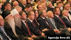 Patriarhul Porfirie (al treilea din stânga), Aleksandar Vulin, Ivica Dačić, Aleksandr Boțan Harcenko la ceremonia din 26 octombrie 2025.