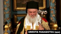 Liderul moderat al Bisericii, Arhiepiscopul Ieronimos - care a avut Covid-19 și s-a recuperat - sprijină efortul de vaccinare al țării. Decizia de luni aparține Sfântului Sinod.