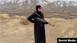 ამერიკელმა პორნოვარსკვლავმა უიტნი რაითმა ავღანეთში ყოფნის ამსახველი ფოტო ინსტაგრამზე გაავრცელა. ბოლო წლებში მან რამდენიმე მუსლიმანურ ქვეყანაში: ირანში, ერაყში, სირიასა და ლიბანში იმოგზაურა 