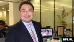 Бахытжан Кетебаев, председатель совета директоров Группы компаний  «К-плюс», в офисе радио Азаттык. Прага, 7 октября 2009 года. 