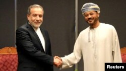 У квітні відбулося кілька раундів переговорів між Іраном і США за посередництва Оману.