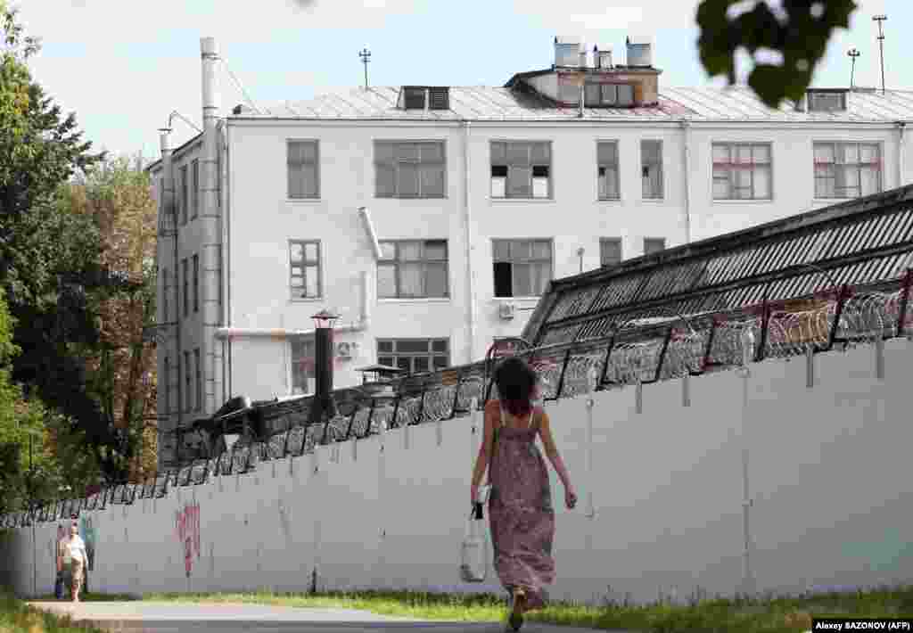 Zidurile închisorii Lefortovo din Moscova, la 8 iulie 2010, unde a fost încarcerat Sutyagin.