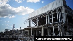 Луганський аеропорт виглядає не менш жахливо, ніж його донецький «колега»