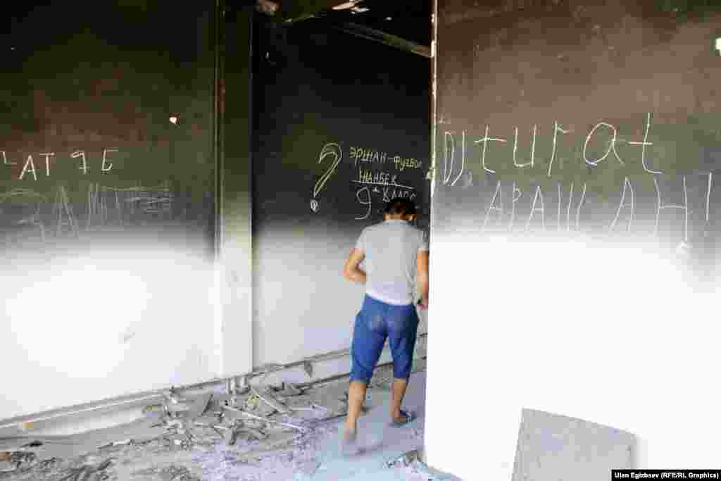 Прокуратура имаратына "ээлик кылгандар" бул жайга селсаяктарды киргизбей кайтарып турарын айтышты.