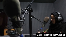 یکی از دختران خبرنگار در هرات