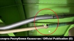 Гидравлическая система самолета с признаками повреждения посторонними предметами