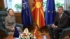  Shefja e diplomacisë së BE-së, Kaja Kalla, në Shkup me kryeministrin Hristijan Mickoski.