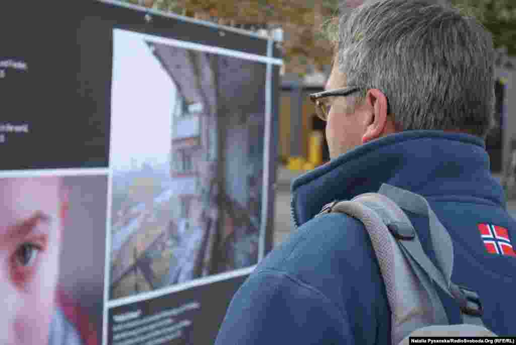 Даніель Йорґ, водій автобуса: &laquo;Це у вас таке насправді відбувається &ndash; знищені будинки, понівечена земля, життя в підвалах? І в таких умовах живуть діти? Яке жахіття!&raquo;