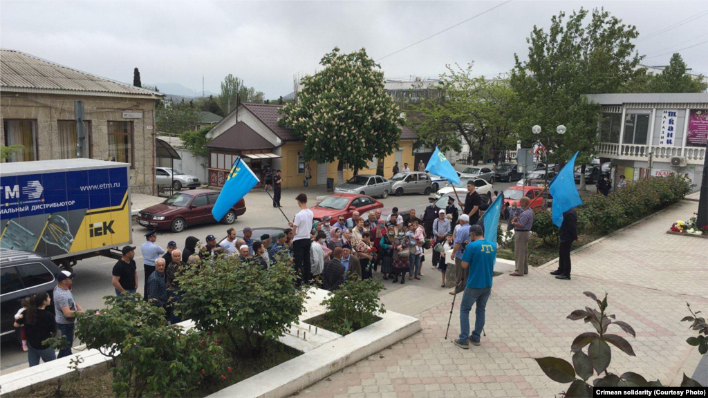 У Судаку вшанували пам'ять жертв геноциду кримськотатарського народу і прочитали дуа (молитви)