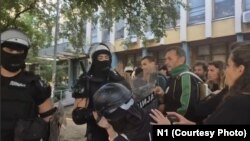 Intervencija policije na protestu pred zgradom Suda u Novom Sadu, 20. avgust 2025.