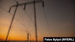 Instalacije i dim iz kosovskih elektrana na ugalj u Obiliću, blizu glavnog grada Prištine. 