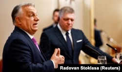 Прем’єр-міністр Угорщини Віктор Орбан (ліворуч) і прем’єр-міністр Словаччини Роберт Фіцо під час пресконференції. Братислава, Словаччина, 21 січня 2025 року