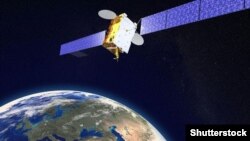 Pe orbita Pământului sunt peste 10.000 de sateliți. Majoritatea sateliților sunt americani, iar cei mai mulți dintre aceștia sunt ai companiei private SpaceX (ilustrație de arhivă).