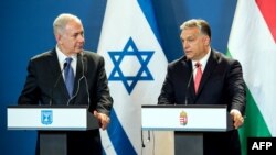 Izraelski premijer Benjamin Netanyahu (lijevo) i njegov mađarski kolega Viktor Orban na pres-konferenciji u Budimpešti, 2017.