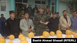 Ооганстандын Баглан провинциясында аткезчилерден алынган апийим. 16-ноябрь, 2018-жыл.