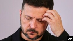 За словами Зеленського, співрозмовники домовилися завтра продовжити