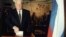 Борис Ельцин голосует на избирательном участке в Барвихе. 3 июля 1996 года