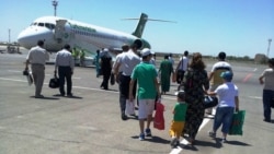 Berdimuhamedowyň garyndaşy biletli ýolagçylary uçarlaryndan düşürdip, diňe özi uçdy