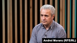 Sociologul Vasile Cantarji de la Centrul de Investigații Sociologice și Marketing „CBS-AXA”, în studioul Europei Libere