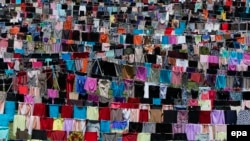 Instalacioni "Mendoj për ty" kushtuar viktimave të dhunës seksuale gjatë luftës së fundit në Kosovë. 