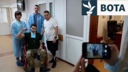 Rrëfimi i ushtarit ukrainas për ikjen këmbadoras nga robërimi rus