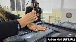 Mbyllja e një vendvotimi në zgjedhjet e 12 tetorit.