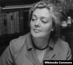 Жазуучу жана котормочу Ольга Всеволодовна Ивинская (1912–1995) айым Борис Пастернактын "Доктор Живаго" романындагы Ларанын прототиби болгон деген пикир бар.