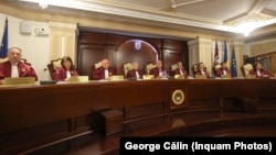 Decizia Curții Constituționale e de natură să pună sub semnul întrebării transparența averii demnitarilor la începutul și finalul mandatelor, un element major în lupta împotriva corupției din ultimii 20 de ani. Motivarea deciziei CCR nu a fost încă publicată. 