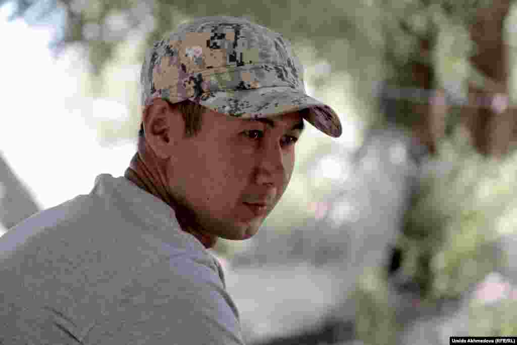 "Поддерживают огонь в очаге", - говорят местные, когда дети и внуки остаются в доме предков. На фото: Кожахан Юсупходжаев.&nbsp;