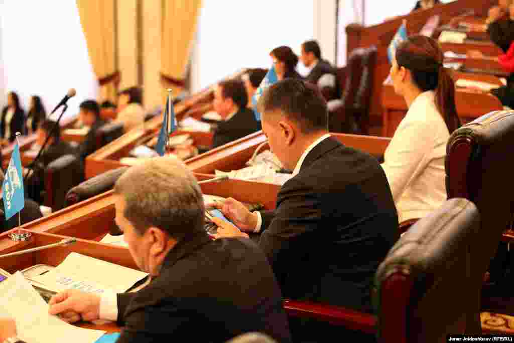 "Бир бол" партиясынын депутаттары&nbsp;