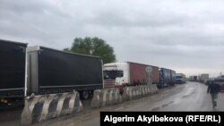 Кыргыз-казак чек арасындагы "Ак-Тилек" өткөрмө бекети. Апрель, 2019-жыл.