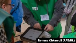 ЦВК заявляє, що оцінка масштабної кампанії нападок виходить за межі компетенції комісії, оскільки необхідно провести складне та об’єктивне розслідування, тому просить прокуратуру підключитися до цього питання.