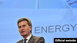 ევროკომისარი ენერგეტიკის საკითხებში გიუნტერ ოტინგერი (ბრიუსელი, 2010 წლის ნოემბერი).
