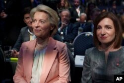 Ursula von der Leyen și Maia Sandu la un congres al partidelor europene de centru-dreapta la București, pe 6 martie 2024.