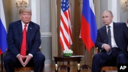 ترامپ از مقامات روسیه و اوکراین خواست «پیش از آن‌که خیلی دیر شود» پای میز مذاکره بروند؛ عکس از دیدار دو رهبر در هلسینکی، سال ۲۰۱۸