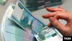 Орус рублинин куну күн санап түшүүдө.