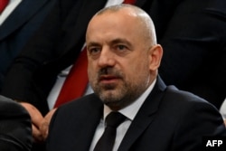 Millan Radoiçiq gjatë pjesëmarrjes në një seancë speciale në Kuvendin e Serbisë, në Beograd, më 2 shkurt 2023.